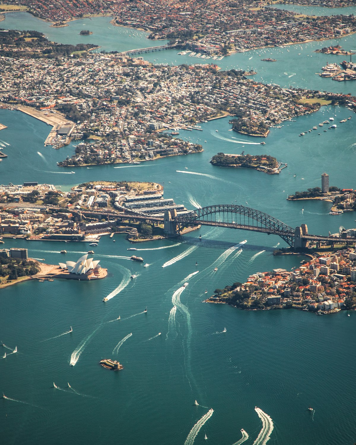 Jembatan Sydney Harbour dan Gedung Opera dilihat dari udara